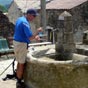 A Mècle, cette fontaine est la bienvenue.